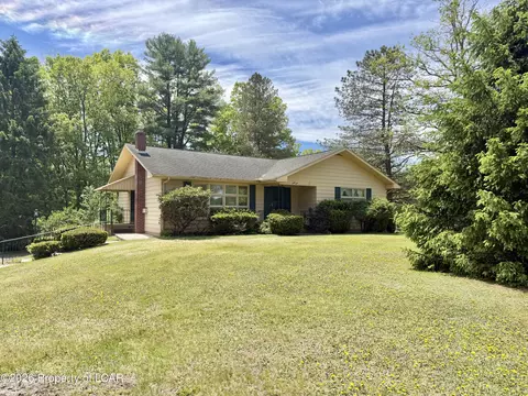 44 Forest Dr, Mountain Top, PA 18707