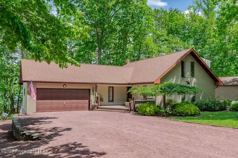 318 Four Seasons Dr, Drums, PA 18222