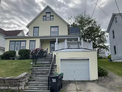 521 Delaware St, Forest City, PA 18421