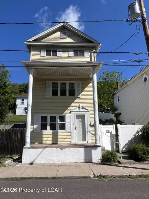 25 Railroad St, Glen Lyon, PA 18617