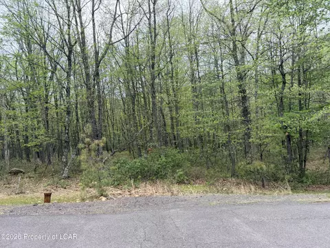 159 Chippewa Dr, Hazleton, PA 18202