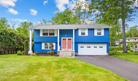 9 Hitchen Post Rd, Mountain Top, PA 18707