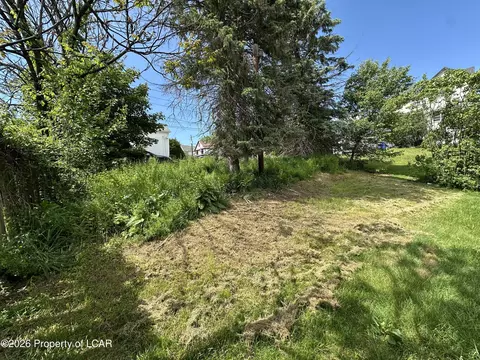 822 Walker St, Dickson City, PA 18519