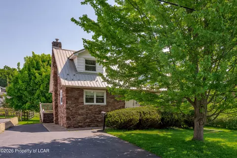 24 Park St, Dallas, PA 18612