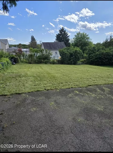 2122 Ash St, Scranton, PA 18510