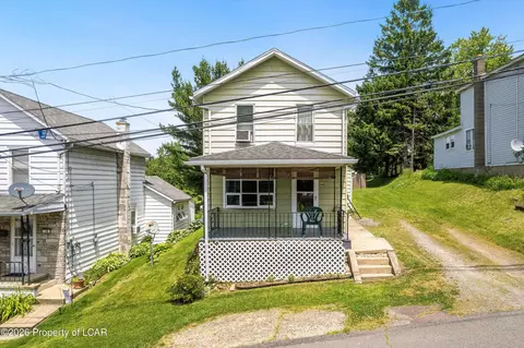42 Scott St, Plains, PA 18705