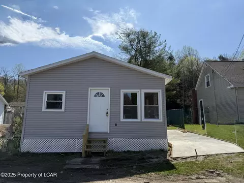 10 Noble St, Harveys Lake, PA 18618