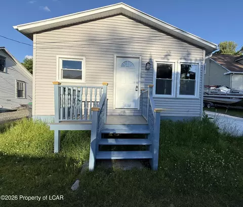 10 Noble St, Harveys Lake, PA 18618