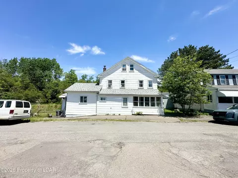 153 W Grant St, Mcadoo, PA 18237