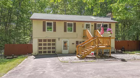 15 Whisper Dr, White Haven, PA 18661