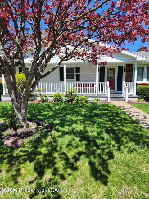 22 Brookhill Rd, Sugarloaf, PA 18249