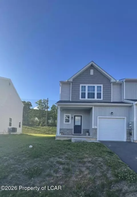 861 Champions Dr, Drums, PA 18222