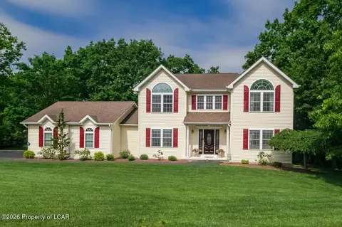 212 Circle Dr, Mountain Top, PA 18707