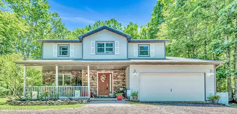 215 Snow Valley Dr, Drums, PA 18222