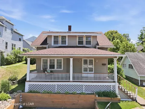 15 Baldwin St, Dallas, PA 18612