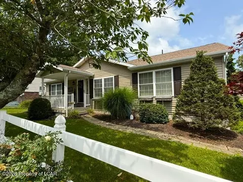 90 W Pine St, Sheppton, PA 18248