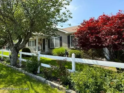 90 W Pine St, Sheppton, PA 18248