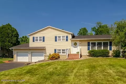23 Pear Tree Ln, Dallas, PA 18612