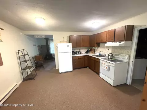 Kitchen - 58 Squirrel Trl, White Haven, PA 18661 photo 4 of 5