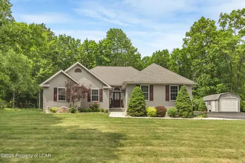 40 Hemlock Dr, Sheppton, PA 18248