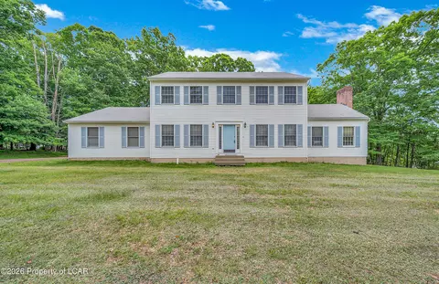 30 Doe Run Trl, Mountain Top, PA 18707