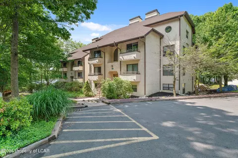 7 Apt 202 Midlake Dr, Lake Harmony, PA 18624
