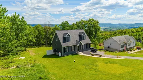 72 Bentwood Rd, Drums, PA 18222