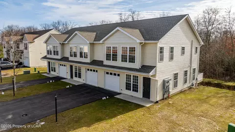 10 Nicole Ln, Hazleton, PA 18202