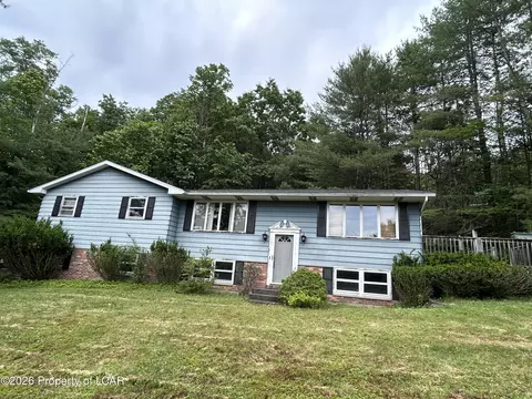 233 Lakeside Dr, Harveys Lake, PA 18618