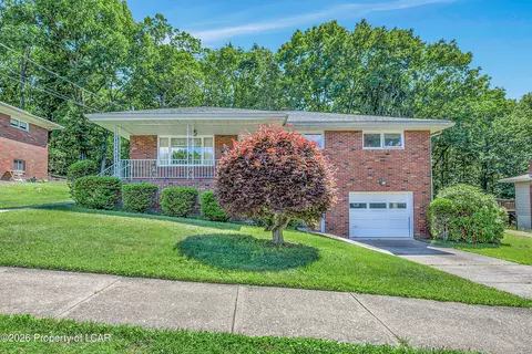 211 Yesu Dr, Scranton, PA 18505