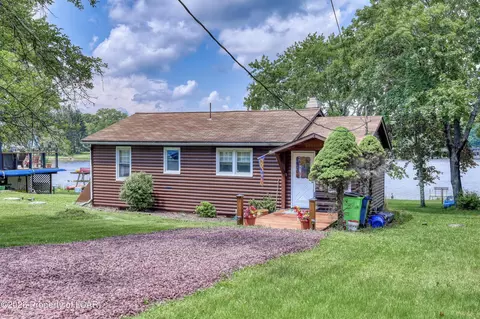1289 Lakeview Dr, White Haven, PA 18661