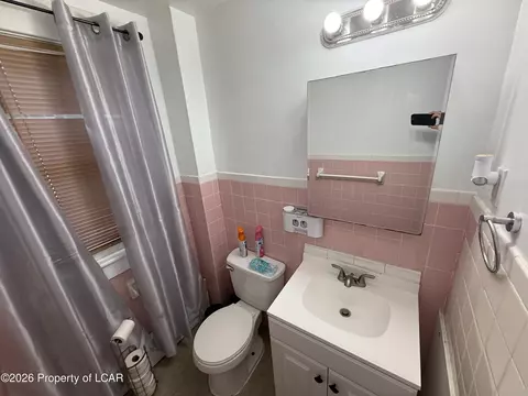 Bath - 129 E Beech St, Hazleton, PA 18201 photo 3 of 3