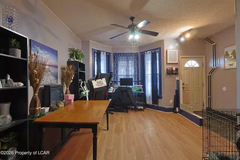 333 E Juniper St, Hazleton, PA 18201 photo 4