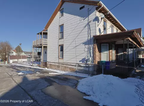 333 E Juniper St, Hazleton, PA 18201 photo 2