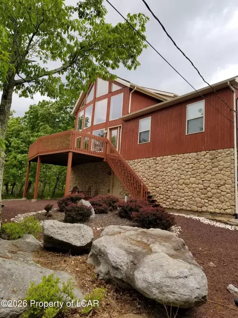 228 Pine Valley Ln, Hazle Township, PA 18202