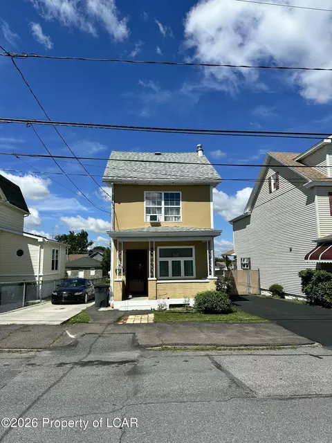696 Hayes St, Hazleton, PA 18201