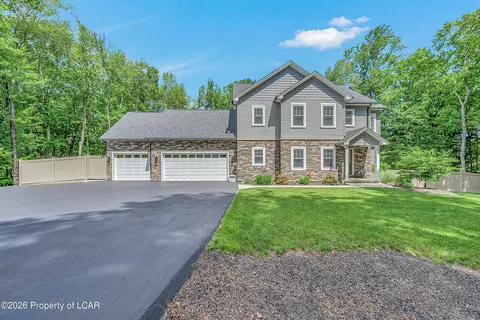 330 Deer Run Dr, Mountain Top, PA 18707