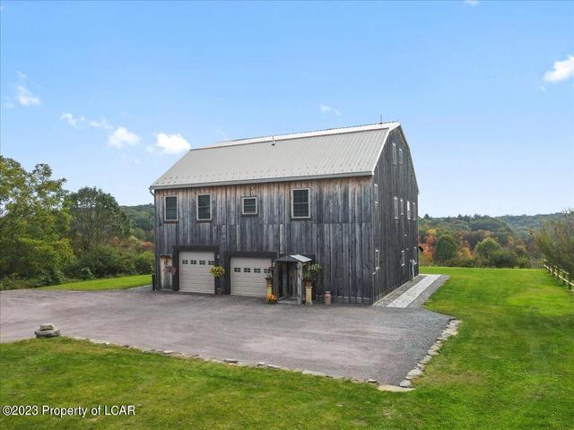 1360 Market St, Dallas, PA 18612