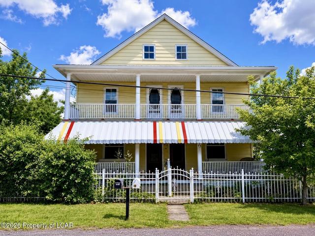 211 Chamberlain St, Plains, PA 18705