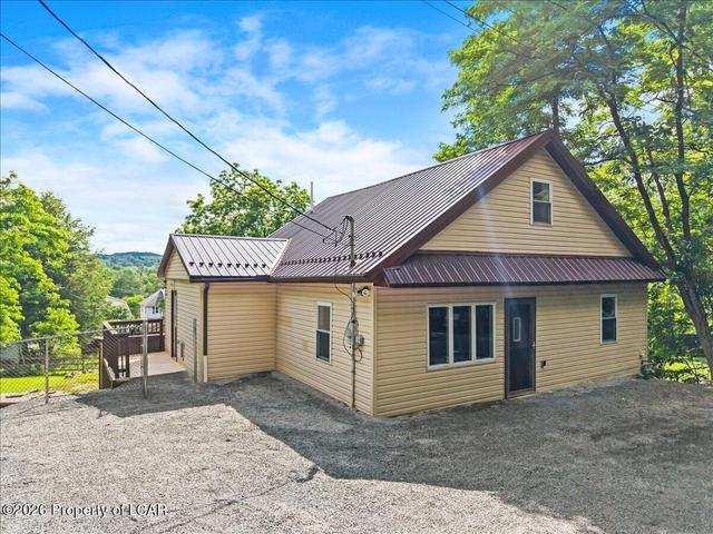 141 Harris St, Dallas, PA 18612