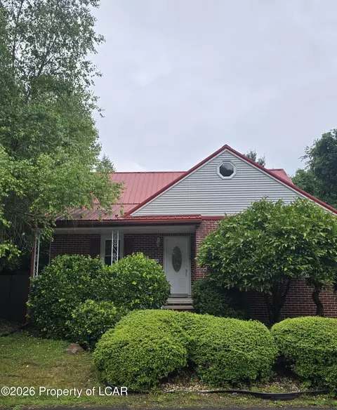 57 Jeanette St, Mocanaqua, PA 18655