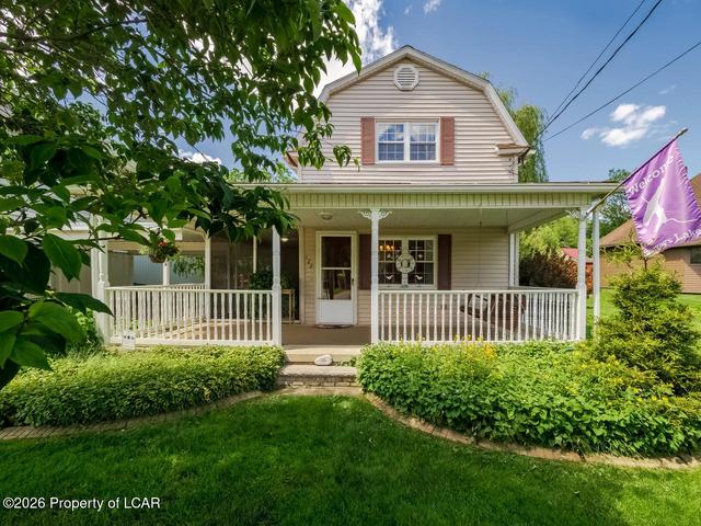 122 Hillside Ave, Harveys Lake, PA 18618