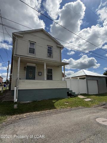 225 W Rear W Blaine St, Mcadoo, PA 18237