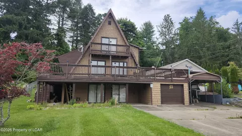 1979 Lakeside Dr, Harveys Lake, PA 18618