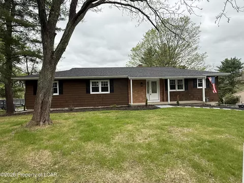 16 Sidehill Trl, Sugarloaf, PA 18249