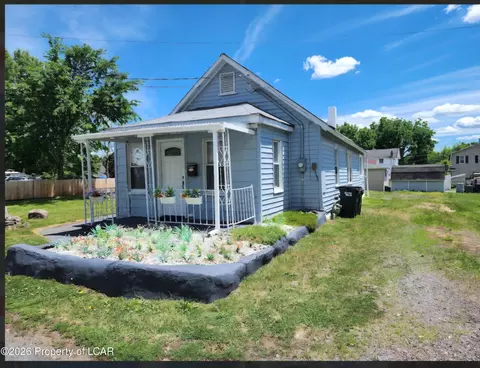6 Rowlands Ln, Wyoming, PA 18644