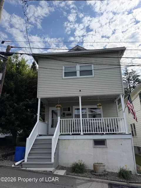 9 Adams St, Hanover Township, PA 18706