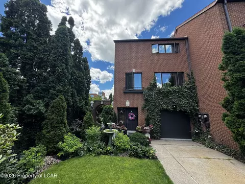 71 Jefferson Ln, Wilkes Barre, PA 18701