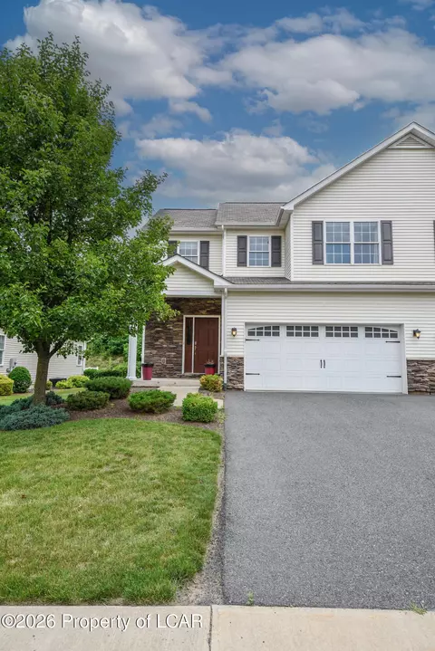 11 Somerset Dr, Hanover Township, PA 18706