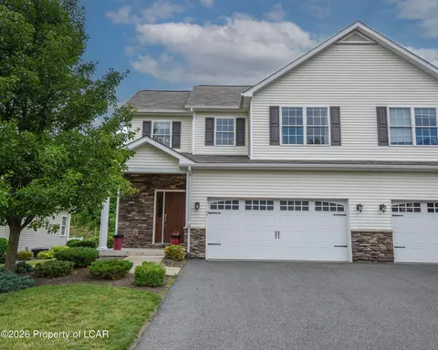 11 Somerset Dr, Hanover Township, PA 18706